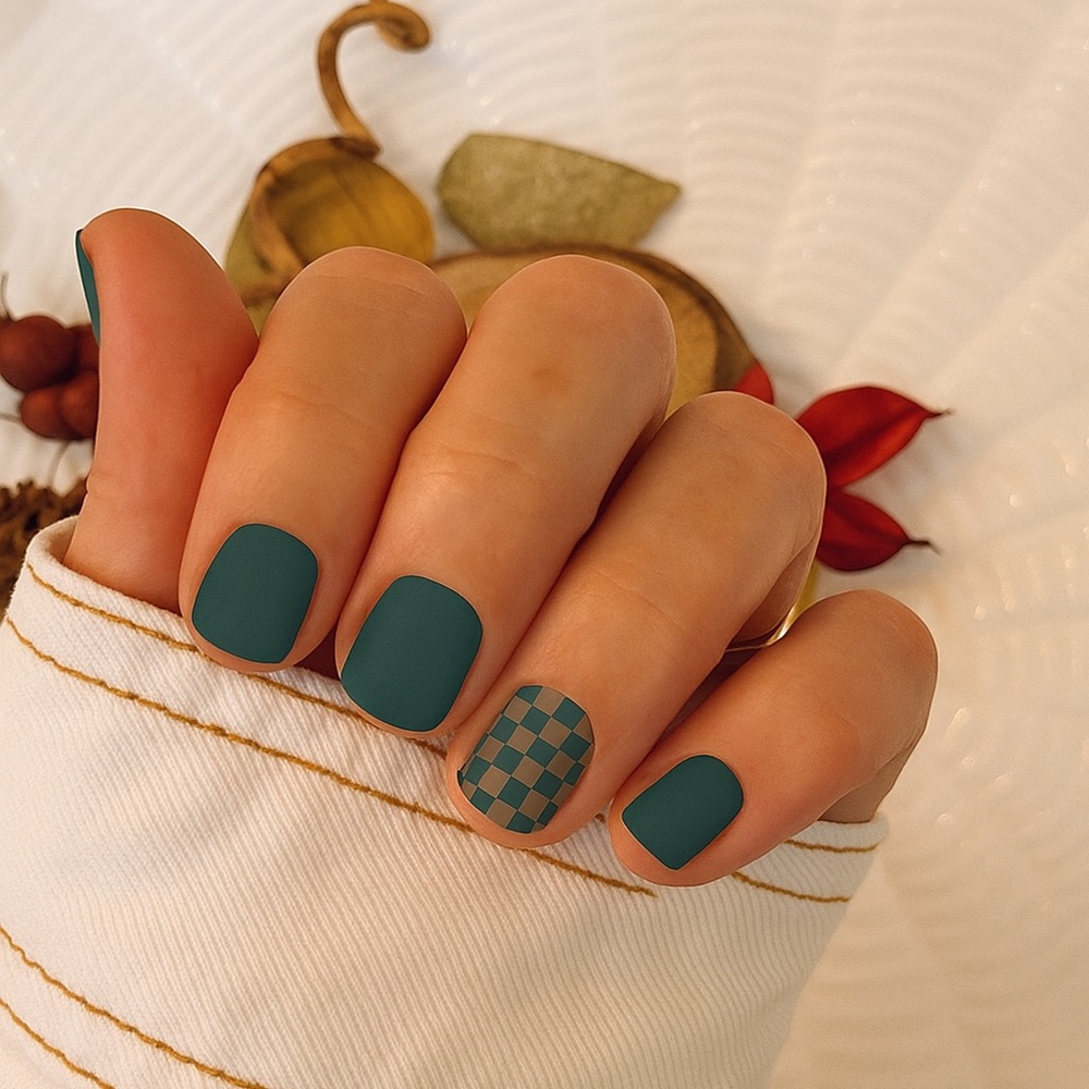 Checkmate Glam Nail Wraps in Green Check